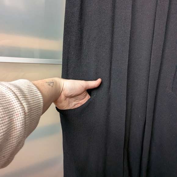 Preloved Wilfred OLIVIE Black Sleeveless Open Cardigan, Rayon Version - Small - Picture 4 of 16